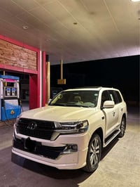 لاندكروزر VXR • ڤ٨ ٤٧٠٠ • وارد دبي