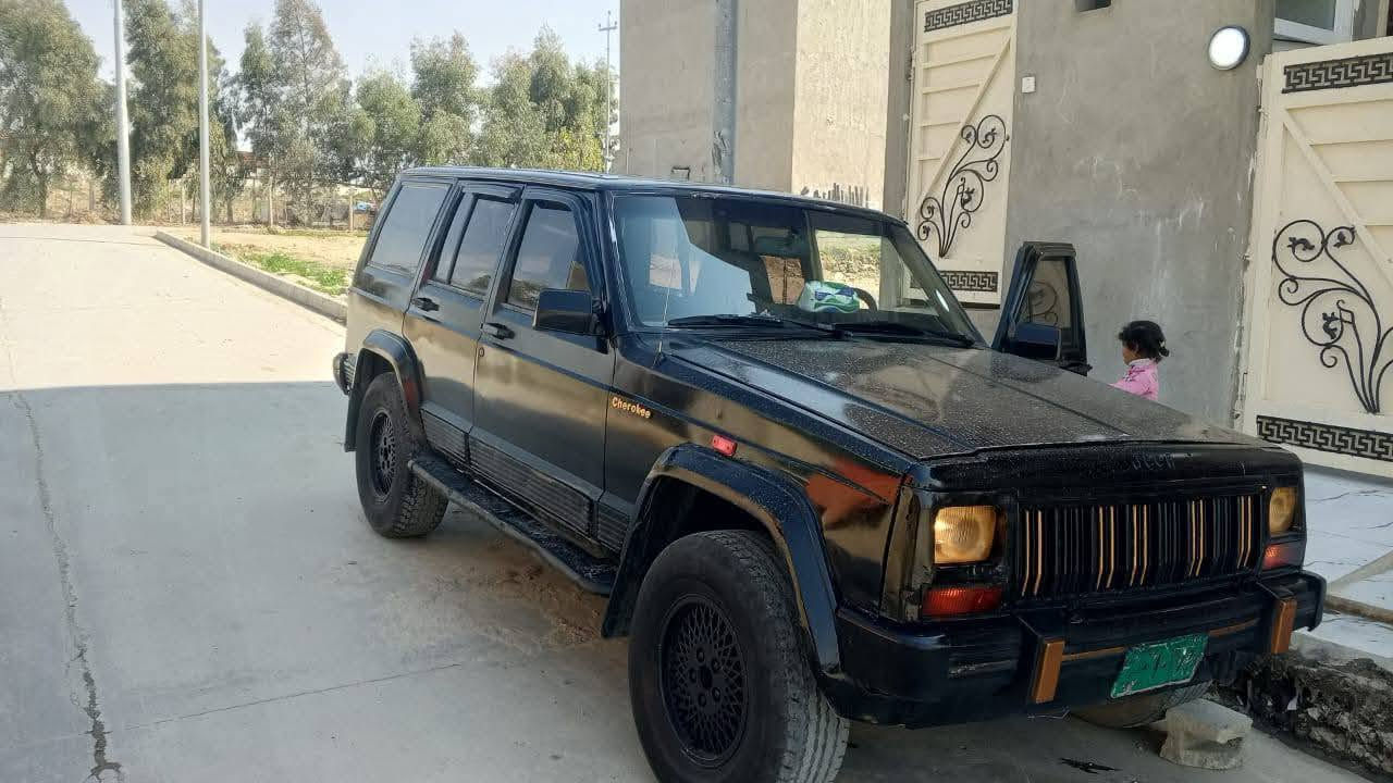 السلام عليكم جيب شيروكي  شخاطه موديل 1992 رقمها اخضر سنويه بيضه صاحبها الشرعي يحولك مباشر  كير ومحرك بطه 3000كير ياخر بالتنميره والمحرك بي رخاوه  صبغ عام  جماليه فقط كهربائياتها شغاله جامات كهرب فول تماتيك  سياره يعوزها ترتيبات اني ابيعك شرط التحويل بيها كابون بس متوقف سعرها 20قفل مكاني موصل رقم الهاتف
 ***********
***********
