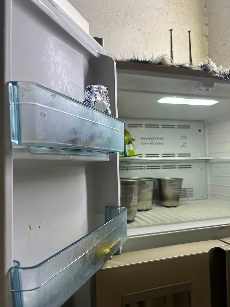 ثلاجه نظيفه جدا السعر 800بيه مجال كلشي مابيه كلش نظيفه
