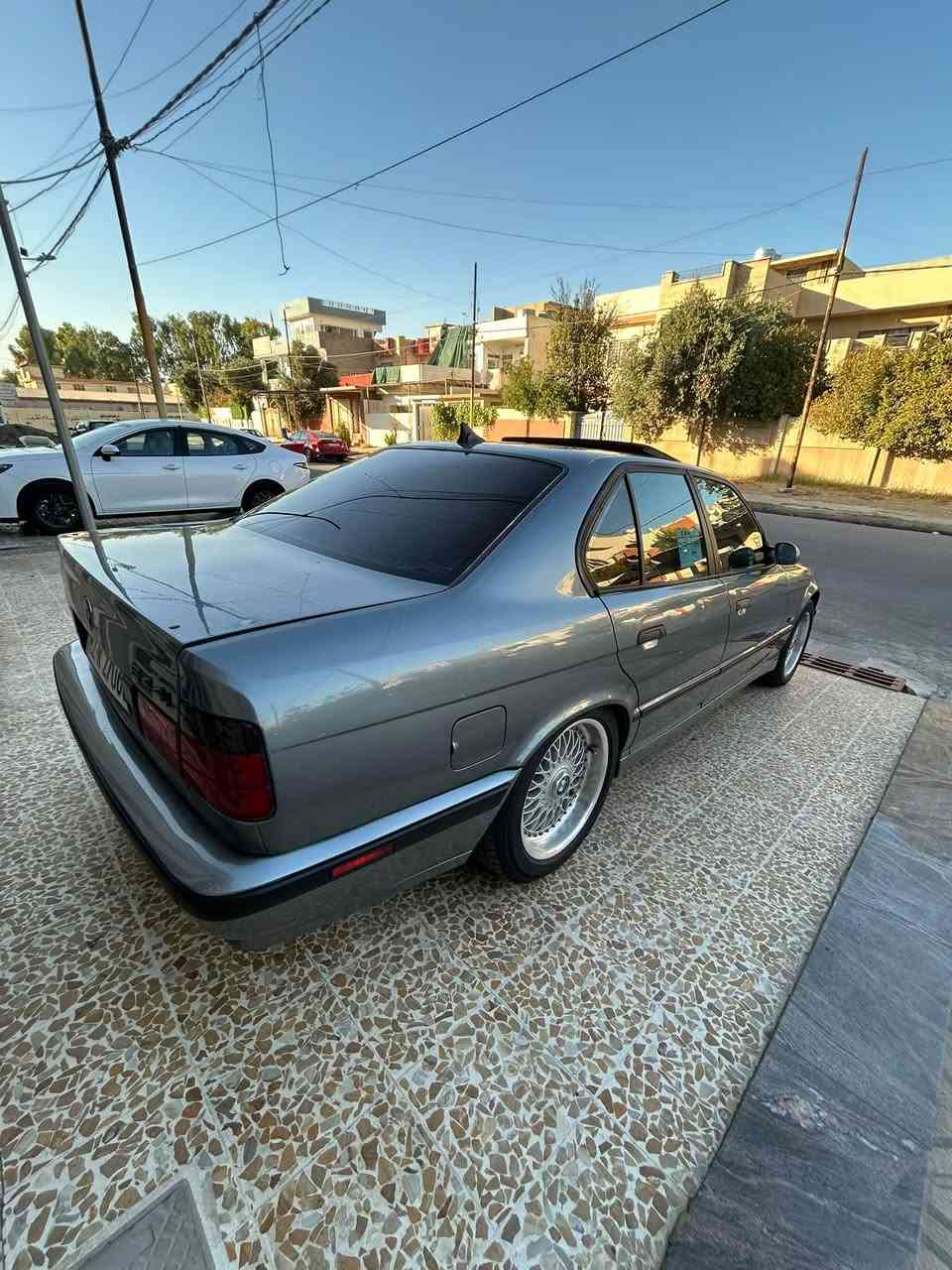 السلام عليكم
BMW 540 V8 1993
اخوان السياره اصل 40سنويه وبليته  مكينه وكير كلا شرط تبريد ثلج ماشاء الله تخم امامي خلفي كلا جديد تخم تاير جديد ويل BBSحجم 17اصلي 
دعاميات M
دوسات M
دركه M
سلايت وسقف كنتاره 
بجم عريض اصل السياره 
دبل ايرباك بلادي شغال ودبل جكمجه وصاج ملكي 
كشنات جدد مغلفات لايت زينول مصبوغه جماليه صبغتها كلش حلوه صفاحها موس بيها طخه كلش خفيفه بلبدنه ولامبينه 
ABSشغال 
السياره دينار متصرف عليها وب اسمي وهزه جديده مكانها حي السكر اخوان الموشراي ليراسل كلشي تلكه بلسوك حتا ب20 السياره مالجنيه مو مالبيع وشره السعر 88
***********
