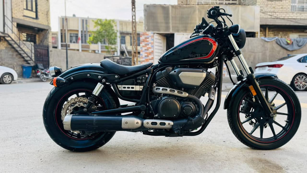 Yamaha bolt 950  2015
ياماها بولت موديل 2015
 حجم المكينة 950cc
الدراجة ماشية 13800 كم
الدراجة كلش نضيفه وحلوه 
تانكي البانزين بي رصعات يحتاج تعديل بارد
بدون ارقام او كمرك 
سعر الدراجة 30 ورقة وبيها مجال بسيط 
العنوان بغداد الشعب 
***********
