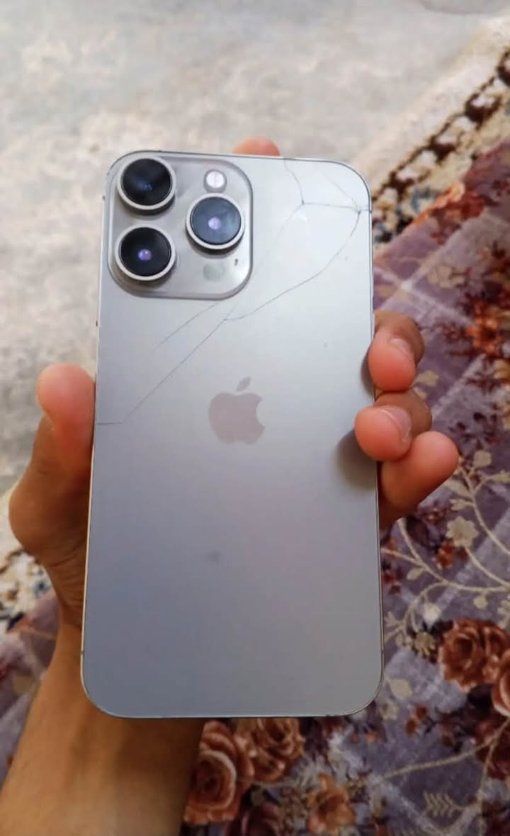 إيفون XR محور 15 فول نضافه مبدل فقط بطاريه و فيس إيدي ما يشتغل اتصل على الرقم ***********
