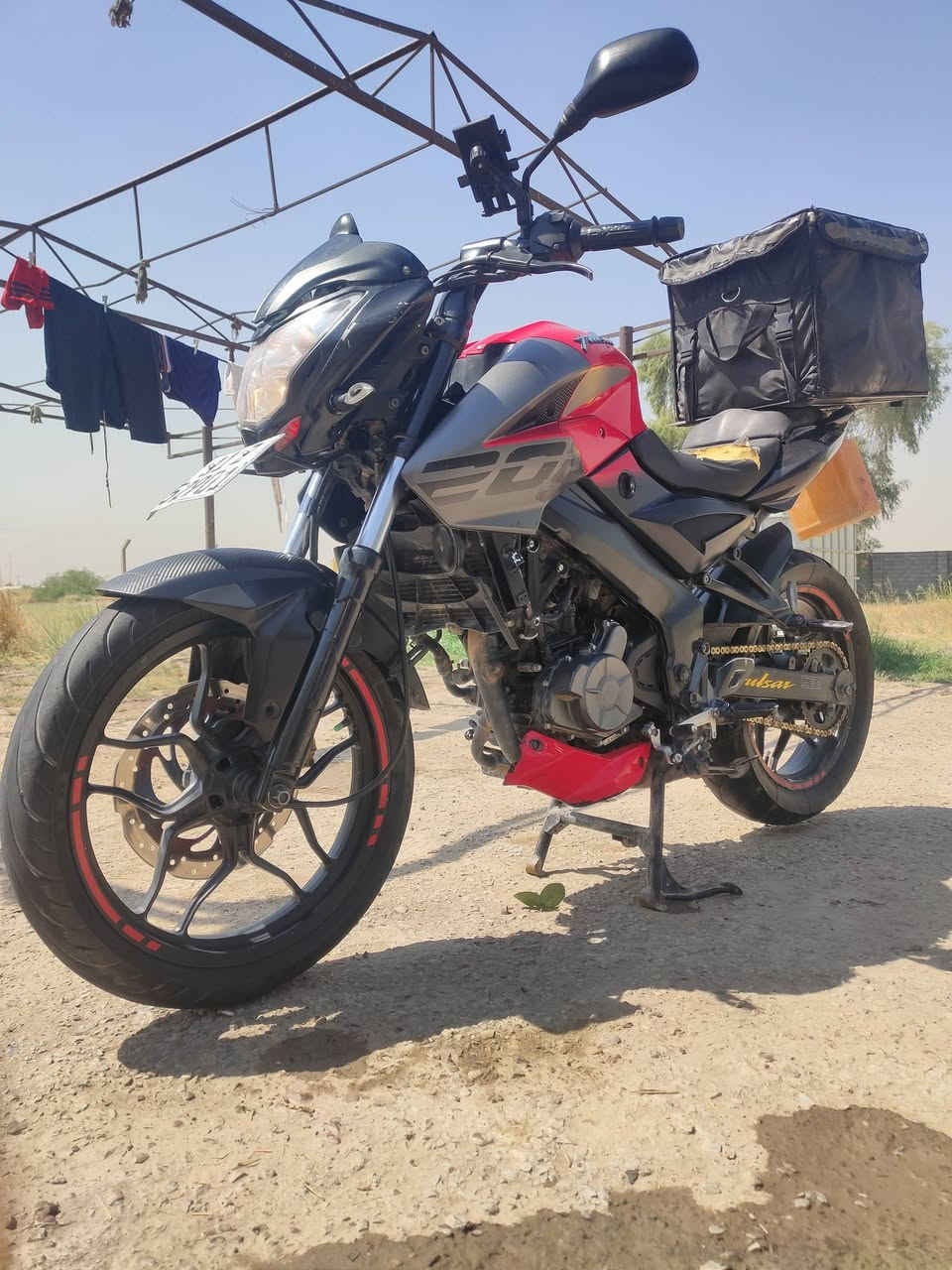 سلام عليكم بولسر ns موديل 21 رقم بغداد نكليزي بسمي بيها نقوصات بسيطه اشاير الي وره والدشبول الكيلو متر الشاشه مكسوره السعر مليونين ونص وبيها مجال العنوان بغداد ابو غريب رقم الهاتف ***********ترهم مراوس
