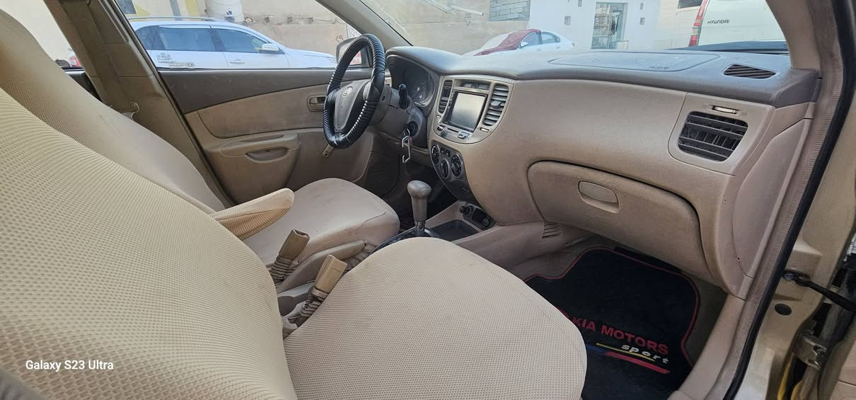 سلام عليكم ريو خليجي موديل ٢٠٠٦ جاهزه مكينه وكير حداديه تبريد تخم تاير باتري جاهزه مكينه1600 صبغه جديده مكفوله من الضربه القويه موضح كل شي بالفديو موجود بالمنشور رقم كربلاء دولي  بسمي تريد وكاله تريد مداور اني حاضر السعر ٦٧ وبيهه مجال الاتصال *********** السياره موجوده بديوانيه
