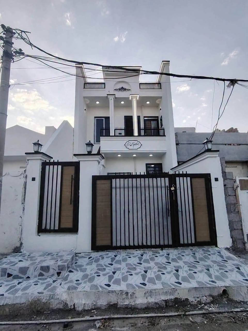 السعر : 110 مليون مع المجال 
———————————
دار للبيع ( 100م ) واجهة ( 5م )  🏘
———————————
#موقع_العقار 🗺 : كركوك - حي العسكري - مقابل سنتر الزوراء 
———————————
طابقين كامل معزول 
طابق اول : غرفة نوم + استقبال + صحيات + مطبخ على هول
طابق ثاني :  غرفة نوم + مطبخ على هول + صحيات + درج خارجي فقط
———————————
طابو ملك صرف - بأسم شخص واحد 
———————————
للاستفسار الاتصال ***********
او مراجعة مكتب القاسمي للعقار الفرع 2 عنوان المكتب حي العسكري قرب جامع المعراج
