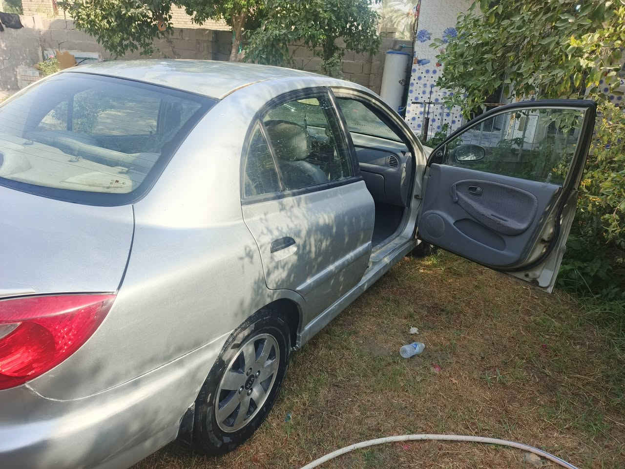 السلام عليكم 
للبيع 
كيا ريو موديل 2002 السياره جاهزه كهربائيات حداديه خير من الله استخدام شخصي تبريدها ثلج السياره نضيفه بمعنى الكلمه 
السعر 38 
اخوان المو شراي لا يعامل ويتعبني 
***********
