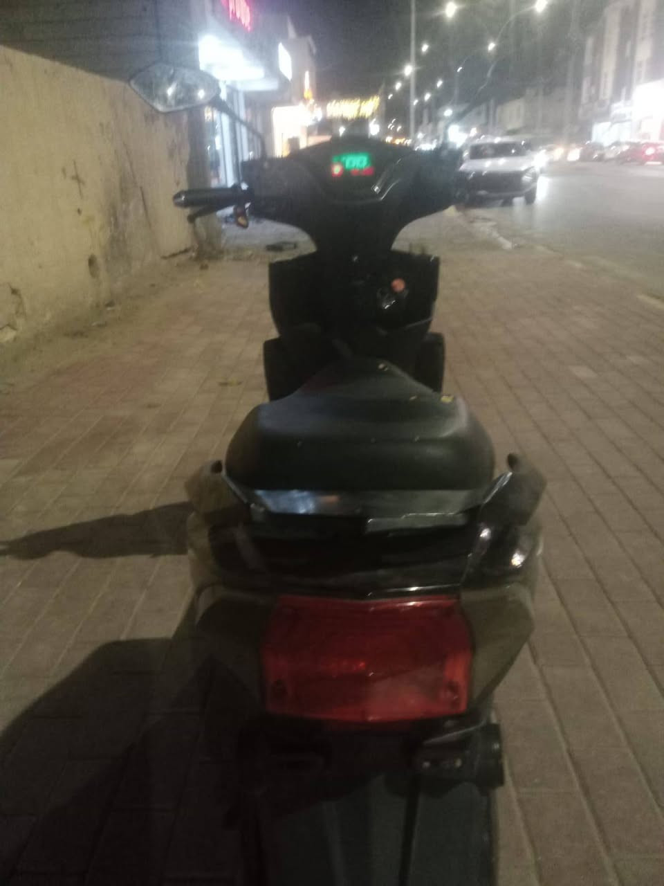 سلام عليكم موطور شحن لبيع بطارياته مو حيل قويات مادري شكد يقرن لي ياخذه حديد مكسر وطور المانه شحنه يكفيني يوم كامل يكفيني سعره 250وبي مجال مكانه رمادي جمعيه رقم تلفون ***********
