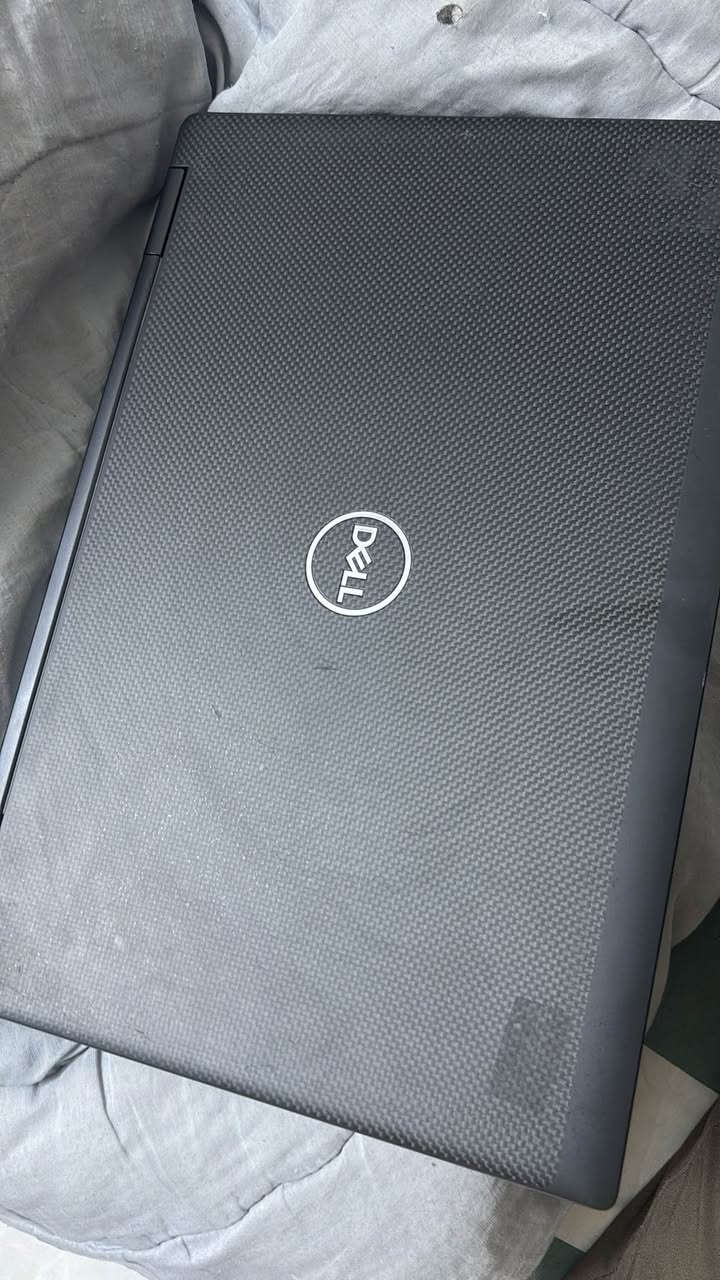 السلام عليكم لاب توب للبيع 
السعر 500الف 

DELL PRECISION 7540
المعالج core 7-9850H
الرام -8GB
الذاكره -256
GPU-Graphics 630
مكان بغداد حي التراث 
رقم *********** بغداد, العراق
