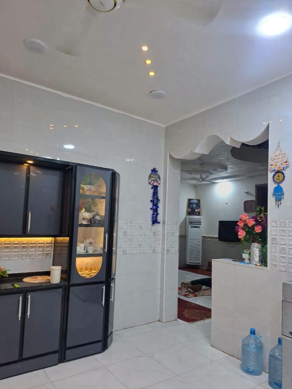 🏡 دار للبيع
📏 مساحة البناء 250 متر،

🌊 +فضلة شاطية 200 متر،

📍 العنوان حجي حسن 
قرب جامعة الإمام الصادق (عليه السلام)، 

🏯 طابقين

🔸 الطابق الأرضي يتكون من :
🛏️ غرف نوم عدد 2
🛋️ صالة
🍽️ مطبخ
🪟 أستقبال
🚪 مناور عدد 2
🛁 مجموعة صحية داخلية وخارجية
▪️ طارمة

🔹 إما الطابق الثاني يتكون من :
🛏️ غرف نوم عدد 2
🛋️ صالة
🚪 مناور عدد 2
🪟 شرفات عدد 2
🛁 مجموعة صحية

🔺 إضافة للبيتونة + صالة كبيرة

🧱 كونكريت، بناء سنة 2024، حديث

▪️ شغل درجة أولى

🔺 الواجهة 10.5، النزال 43

🌳 زراعي، سند 25

◼️ خدمات كاملة 

💰 السعر خاص أو الأتصال ع الرقم

📞 ***********
