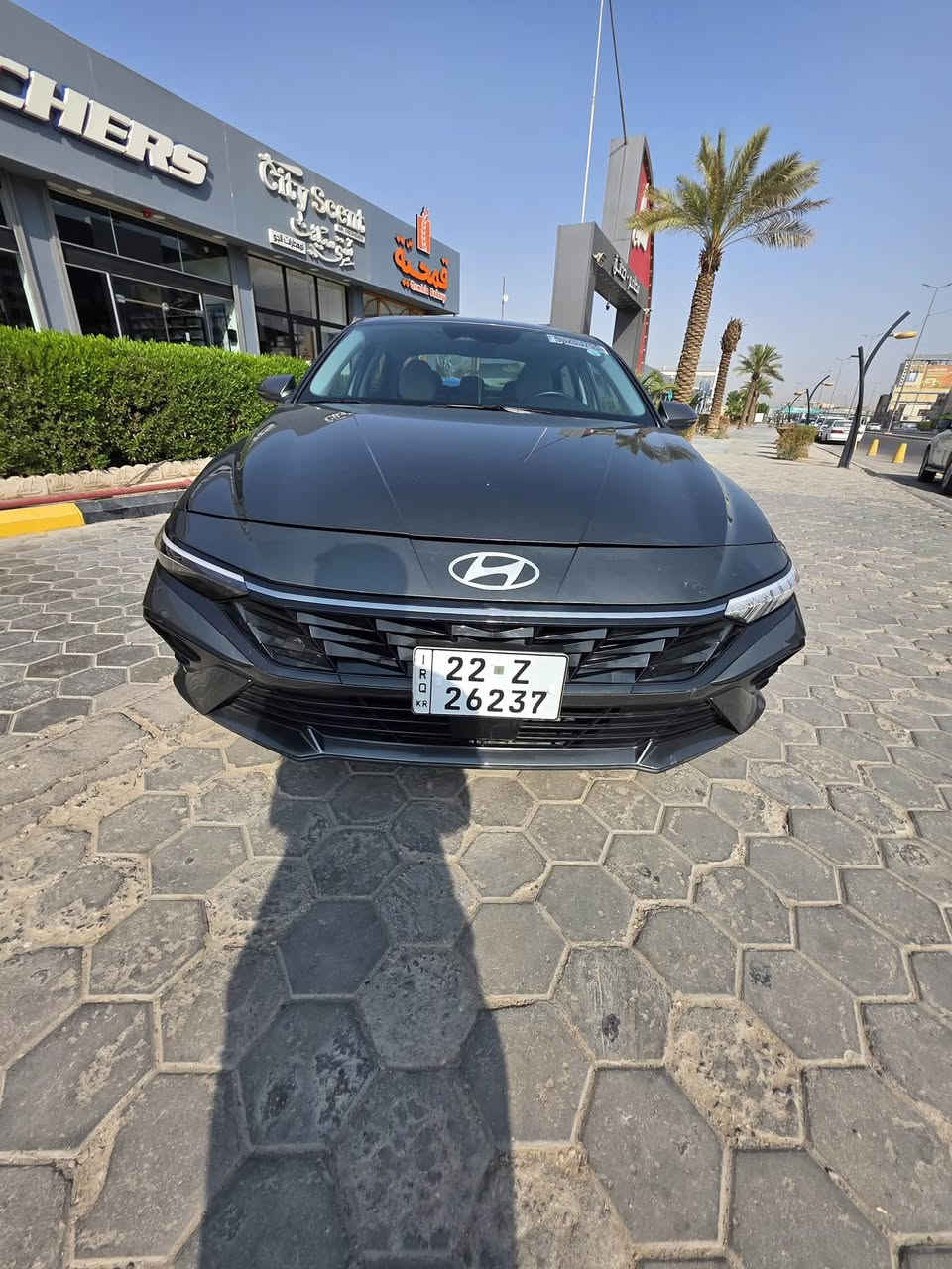 للبيع: هونداي النترا 2025 (فول لمتد - LIMITED) - وارد أمريكي 🚗✨
سيارة بحالة الشركة بلون زيتوني ملكي مميز جداً، أعلى فئة بالمواصفات (فول لمتد 1/1).
​📌 المعلومات العامة:
​الموديل: 2025
​اللون: زيتوني مميز
​المواصفات: وارد أمريكي (أعلى فئة لمتد)
​الرقم: أربيل (أوراق وهزاز جاهزة وتحويل مضمون)
​المسافة المقطوعة: زيرو
​المحرك: 2000cc دوش (DOHC) – اقتصادي وقوي جداً
​الضرر: بنيد فقط (سطحي بسيط)، والباقي كفالة عامة شاملة (شاصي، لغود، ايرباكات بلاد، وبدي بشرط الفحص والسنتر).
​⭐ أبرز المواصفات:
​أنظمة التشغيل والفتح: بصمة تشغيل + بصمة أبواب + تشغيل عن بعد + خاصية التشغيل والفتح عن طريق الكارت الذكي (NFC Card)
​المقصورة والراحة: مقاعد جلد فاخرة مع تدفئة مقاعد وتحكم كهربائي
​السقف: فتحة سقف كهربائية
​الشاشات والتكنولوجيا: شاشة لمس كبيرة تدعم (Apple CarPlay & Android Auto) + شاشة عدادات رقمية بالكامل (دشبول ديجيتال) + شاحن لاسلكي (Wireless Charger)
​النظام الصوتي: نظام صوتي فاخر (Bose)
​أنظمة الأمان والرادار: رادار تحديد المسار + مانع تصادم واستشعار أمامي + رادار النقطة الكوراء (العمياء) + تنبيه حركة المرور الخلفية
​الكاميرات والحساسات: كاميرا خلفية دواشر عالية الدقة + حساسات اصطفاف
​الفرامل والقيادة: سايد بريك أوتوماتيكي (دكمة) + نظام Auto Hold + أنماط قيادة متعددة (Eco / Normal / Sport)
​الإنارة والظهر: إضاءة فول LED أمامية وخلفية مع الشريط الضوئي الممتد + ويل كب حجم كبير بتصميم لمتد الخاص
​التبريد والمرايا: تبريد لمس قطعتين مع فتحات تبريد خلفية + مرايا جانبية كهربائية (شفط)
​📍 المكان: النجف الأشرف حي الصحه 
💵 السعر: 185ورقه  
📞 للتواصل والاستفسار: [***********]
