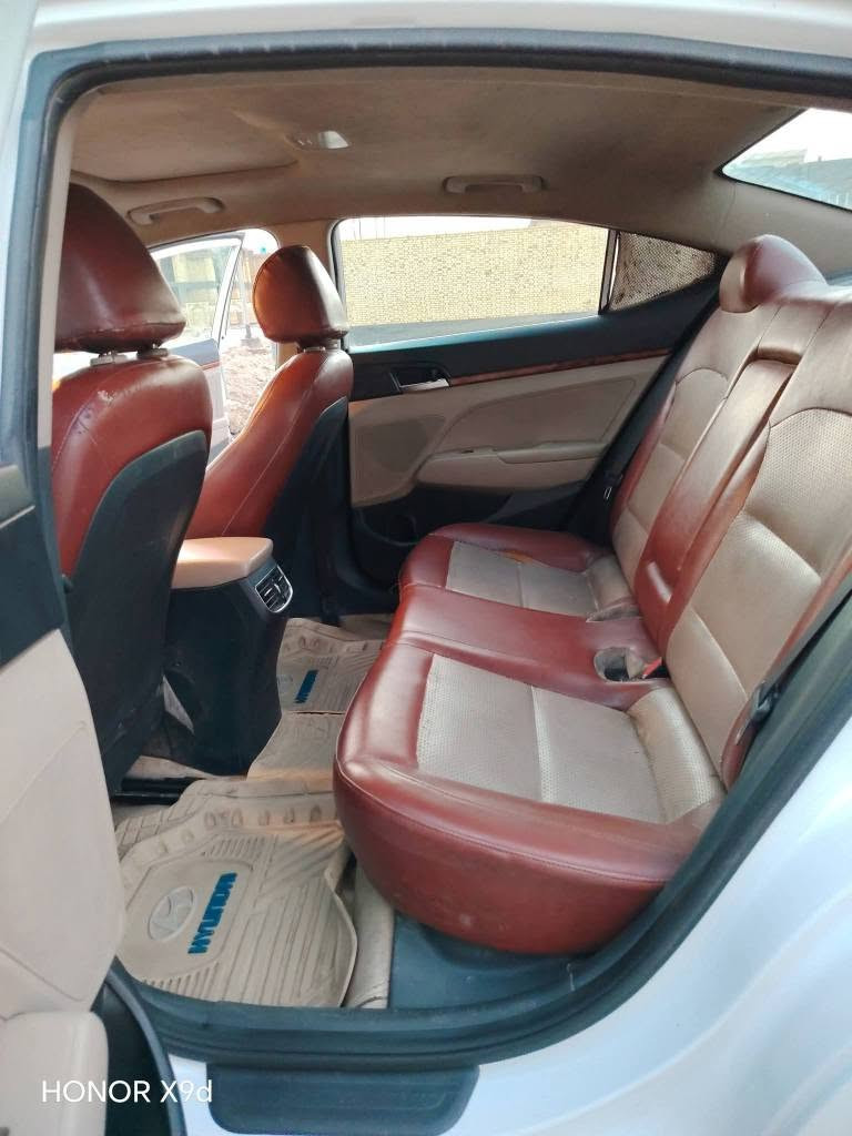 هونداي النترا موديل 2019 رقم بغداد حره تحويل ثاني يوم  وارد خليجي كفاله عامه من الضربه والتبديل والصبغ والفتح كفاله عامه وكتاب الفحص موضح بل صور شرط كفاله عامه مكينه 2000 دوش  شرط ما مفتوحه مكينه وكير وحداديه وتبريد ثلج كله مكفول سياره جاهزه مال جناي بمعنه الكلمه استخدام شخصي فول مواصفات واحد على واحد بصمه تشغيل بصمه أبواب تحكم ستيرن شاره بل مرايه مري شفط شفتات مانع الزىق فتحه سقف ويل كب شاشه كبيره كامره دواره دسك خلفي وأمامي رادارات  تبريد قطعتين فول واحد على واحد مكان سياره ناصريه سعر 147 بيه مجال قليل رقم الهاتف *********** انه مكلف بل نشر خابر راعيه بيك خير وتدلل البصرة, العراق

نص مكتوب في الصور:
- HONOR X9d