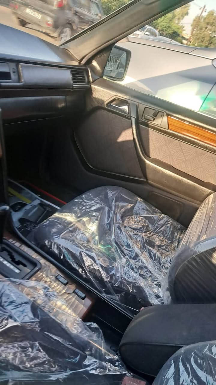 سلام عليكم للبيع مرسيدس دب موديل ١٩٩١ محرك ٣٢٠
سيارة جاهزة من كلشي بس الصبغ جارد 
العنوان بغداد 
للاتصال على الرقم او الواتساب 
***********
