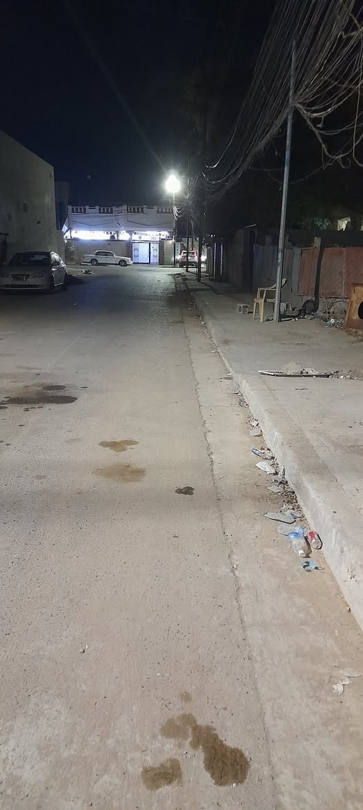 بيت معه مشتمل سند طابو 
موقع البيت شارع مندي وتنور كامل مكمل السعر ١٣٥ وبي مجال قليل اتصل وتدلل ***********

