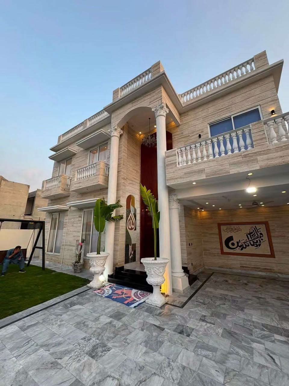 (( سعر المتر ٦٢ ورقة))بيت ملك صرف المساحة الكلية ٥٨٠ متر  الواجهة ١٦ متر الموقع بغداد حي البنوك جاهز للسكن  البناء ٢٠٢٦ )) ((الشارع شبة تجاري))للستفسار بآدارة الوسيط العقاري الاستاذعلي خلف الشمري *********** ***********للعازم على الشراء من المستثمرين العراقيين نحن في خدمتكم
