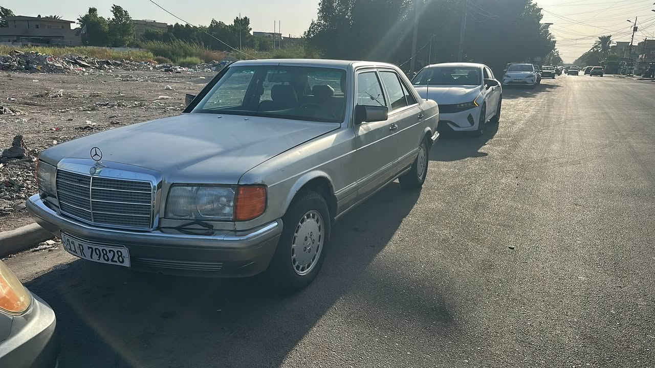السلام عليكم 
مرسيدس جامبو موديل 1990
سياره حلوه مكينه كير حداديه تبريد شغال 
مكينه محور بطه 
داخل كشنات شغل جديد جلد ياباني 
كهربائيات شغاله يحتاجلها بس صبغ والسياره كدام عينكم 
رقم بغداد باسمي شرط التحويل هزه وارقام جدد 
جامه جديده 
السعر 53وبيها مجال بسيط 
العنوان الغزاليه شارع المشجر 
***********

