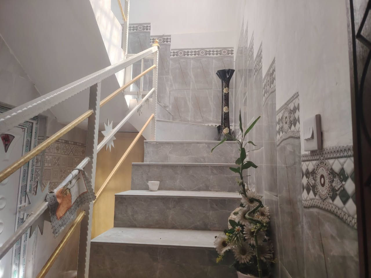 السلام عليكم
دار للبيع طريق سيد ابراهيم
مساحه ٢٠٠ متر علما بناء حديث درجة اول
طريق خط النفط
تفاصيل //استقبال ومطبخ وغرفه نوم عدد اثنان مجموعات صحيه داخليه وخارجيه كراج سياره
السعر //75
***********

