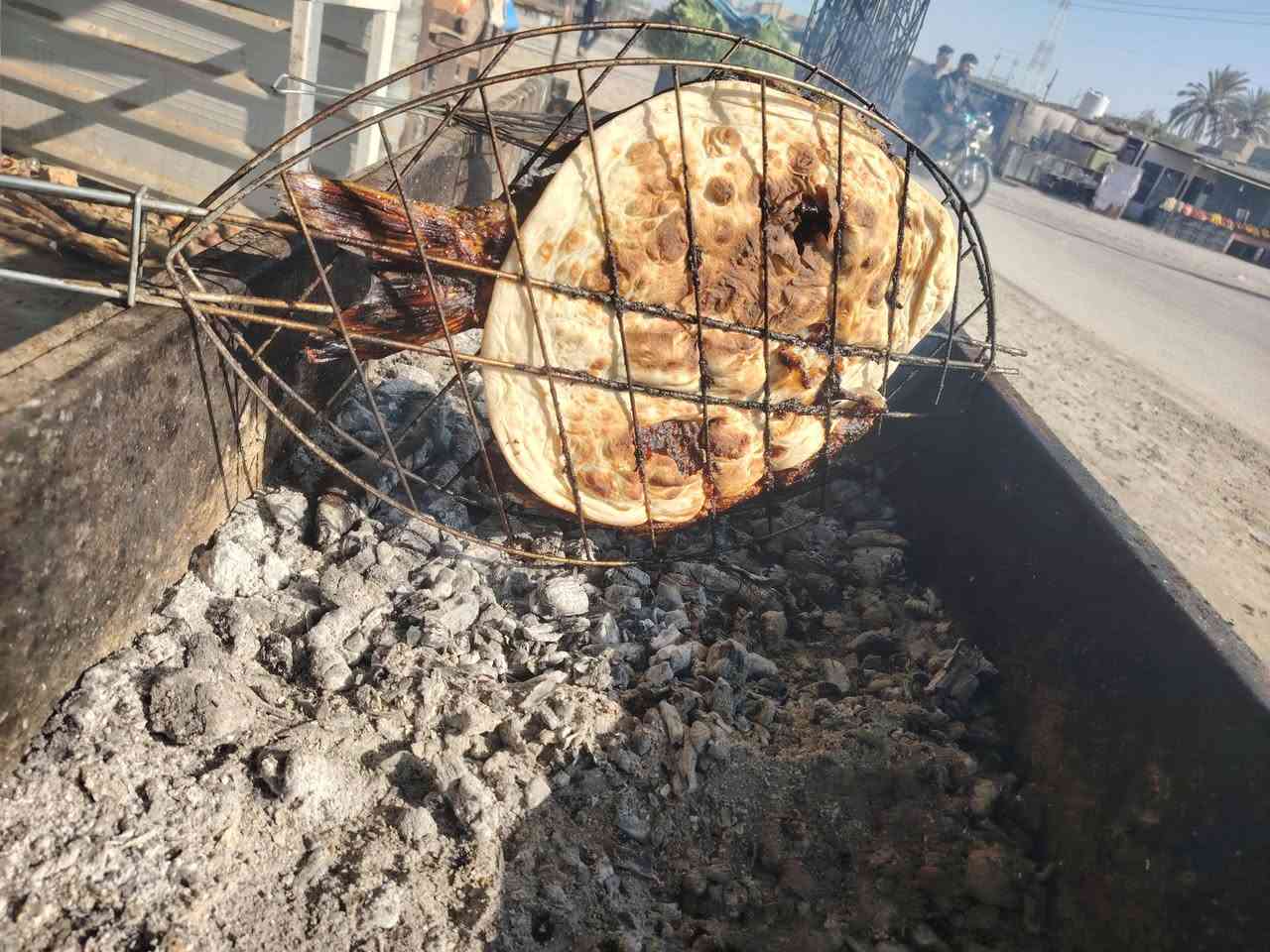 اللهم صلي على محمد وآل محمد ♥️ 
السمك الشوي والطعم واحد على واحد😋😋😋 
شرط سوده مال اقفاص 🐟 🐟 🐟
سعر الكيلو 6000💰💰💰 
يتوفر خدمة توصيل 🚴 🚴 🚴 🚴 لجميع مناطق
المسيب
***********
