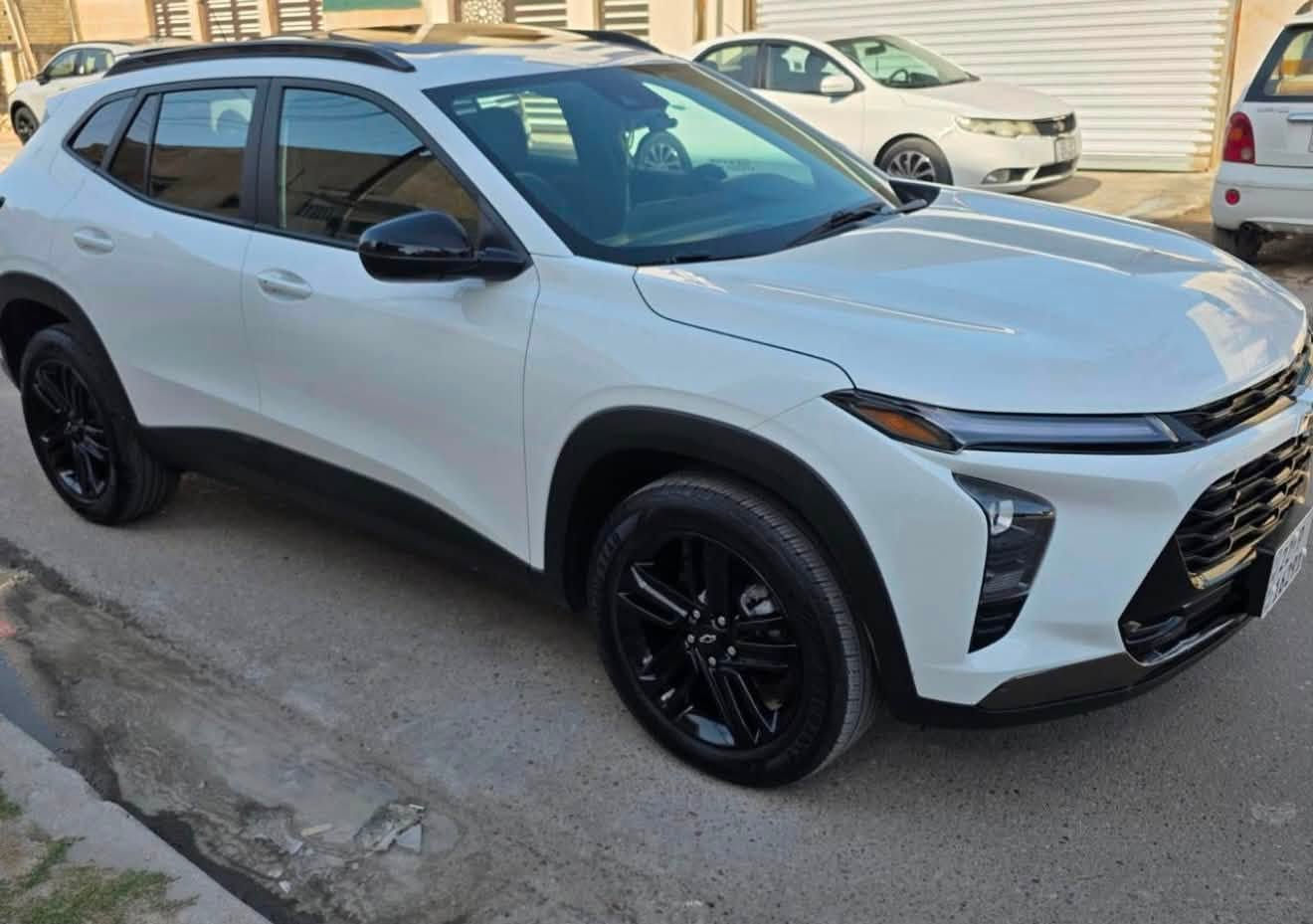 شوفر تراكس اكتف 2025
ماشيه 14 الف كيلو 
تبديل بابين بدون صبغ 
السعر 152 وبيها مجال 
مكان السياره بغداد حي الجامعه 
للاستفسار***********

