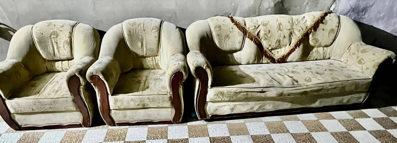 تخم خمس مقاعد مع زوج غطاء السعر 50 الف
***********
