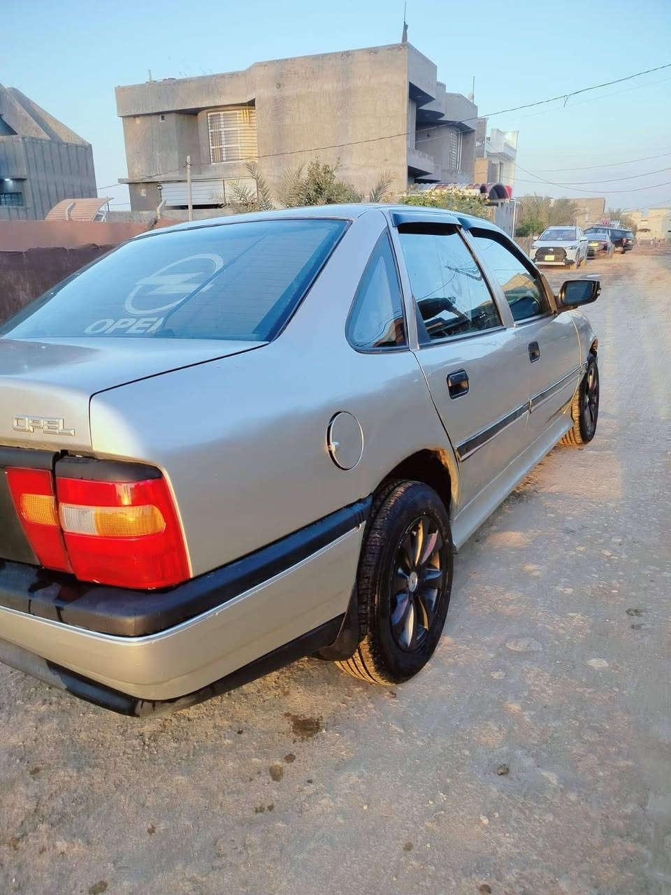 اوبل فكترا موديل 1992 رقم بغداد مشروع وطني سنويه لغايه 2029
محرك خير من الله 
كير عادي حداديه جديده اصل تبريد بس ما يشتغل سياره مال جناي 
كهربائيات كلها شغاله 
مكفوله من الضربه والخياس 
مصبوغه اثر جراد 
جاهزه وكلش حلووه 
مالكها بغداد مااندله 
ابيع شرط سرقه وعشاير وغرامات 
السعر 15
***********
***********
