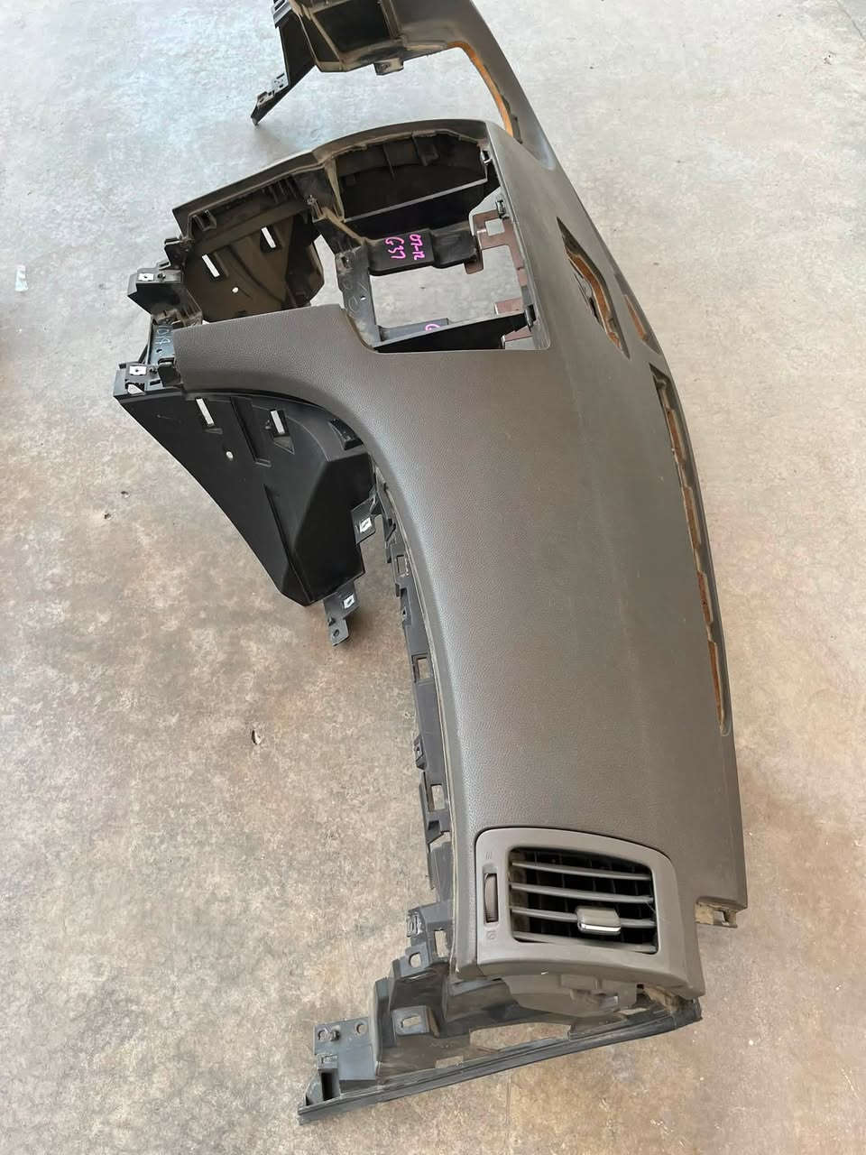 السلام عليكم شبابنا الطيبة

متوفر غراض غرفة انفنتي G37 G35 نظافة 100%
دشبول رصاصي نظافة 100%
دكتات تبريد دشبول كاملة
أطار عينة او عدادات السرعة
دركة مع كبسول وتحكمات كاملة 
جكمجة كاملة 
بطاين بوب كاملة نظافة 90%
حصان كامل

العنوان 📍: بغداد 
التواصل ☎️ : *********** ومتوفر واتساب
