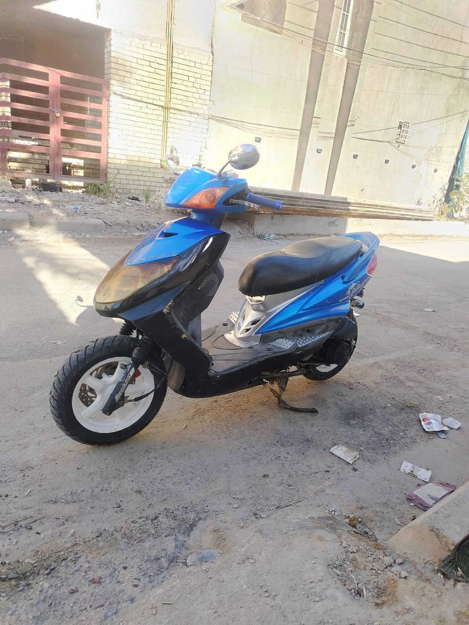 دراجه. كفاله سكنس فحل مكينه بلاد. ونضافه الصور تحكم نقصها جاملغ امامي فقط وباقي كله شغال من طول للطول شراي تصل. ركز بصور وشوف النضافه اتصل وخادم  ٦٥٠  مكاني بغداد حي الجهاد ***********
