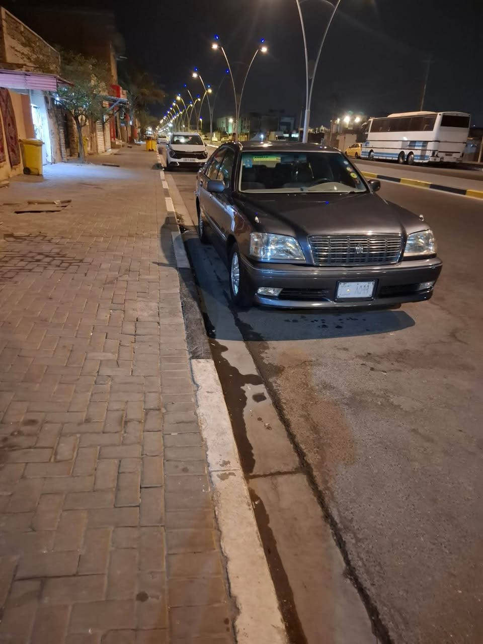 جنون للبيع كفاله عامه من كلشي فقط مصبوغ بنيد قماره جنطه اثر جراد ول باقي كفاله تبريد حداده تخم تاير مكينه 2500بلاد كير كله كفاله مانقصه برغي كلهه جديده احله من صور سياره معلايه سنه وحده ومعامله كامله داخله هزه ب٢٠٢٦ واصله للكمرك بس ينفتح الكمرك ينطون ارقام جدد 
*********** واتساب فقط البصرة, العراق
