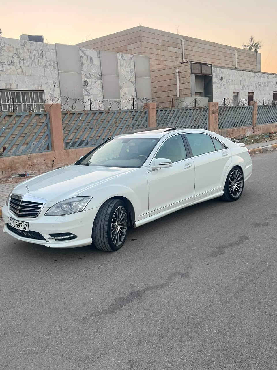 خليجي مكفوله من الضرر
صبغ هلال الجاملغ الخلفي فقط محرك وكير ما مفتوح شرط الفحص بدون شخوط / بدون رصعات
عليها كت كامل AMG 2013
المواصفات فول 1/1 :
- محرك V6 عقل الفوك المرغوب
SlideRoof فتحة سقف -
- ابواب شفط كهرباء
- صندوق كهرباء
- داخل لون بيجي وقهوائي مطعم ب صاج
Memory كشنات جلد + خزن -
- كشنات كهرباء امامي / خلفي
- شاشة وسائط + كاميرا خلفية
- شاشات بالتجاوي و تحكم خلفي
- ثلاجة خلفية
- مري شفط / اشارة بالمري
- ماوس تحكم + تحكمات ستيرن
- حساسات اصطفاف امامي / خلفي
- سيدي جينجر 6 اقراص
Harmankardon سستم صوت -
- ستيرن كهرباء وتدفئة
- تبريد منفصل + قطعتين مع تحكم خلفي
- لايتات داينمك اوتو Dynamic
- بردات ابواب + برده خلفية
- تجاوي كهرباء امامي + خلفي
رقم اربيل الجديد
السعر 160 ورقه بيها مجال
السيارة كل شي بيها بلادي و كل اوبشناتها شغاله
تايرات جدد شادها
مسويلها ادامه سيرفس كامل ولا كلوب مشتغل بالدشبول
***********
مكاني بغداد
