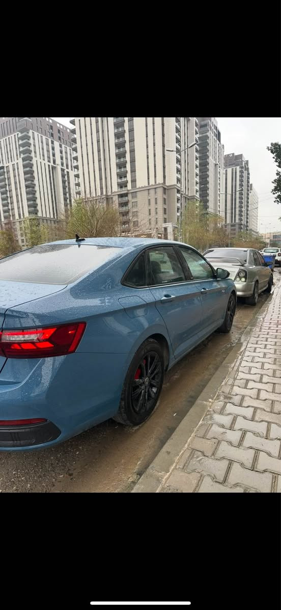 Jetta 2025 s sport 
جیتا ٢٠٢٥ سپۆرت 
مسفات رادار خەتی جادە 
ئاوێنە رادار 
حاسە ٣٦٠ 
کشین هیتەر
بریک بەسمە 
دوو دەرگای لای سەیاق سبوخ 
بێ ئێرباگ 

40mi
3VWBX7BU9SM033573

*********** أربيل, العراق
