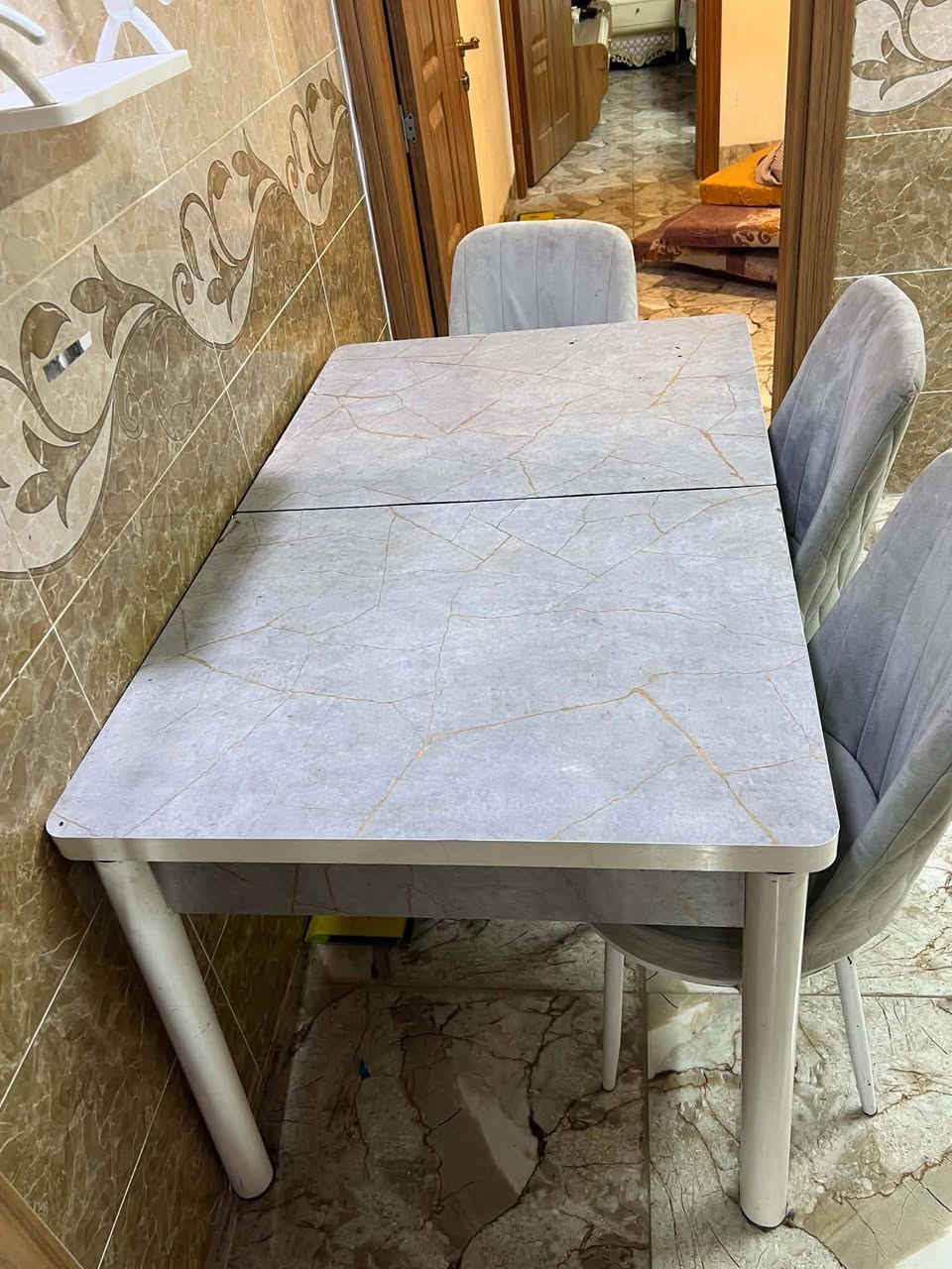 غرض بيت للبيع
غرفه نوم ١١ قطع  ٥٠٠ الف
ميز طعام مع ٦ كراسي ٥٠ الف
كاونتر مع ملحق وطباخ ومغسله ٣٠٠ الف
تخم ديوان ثنين طوال واربع مقاعد
٢٥٠
ديديه عش ٣٥ 

موصل زيونه مقابل المرور
