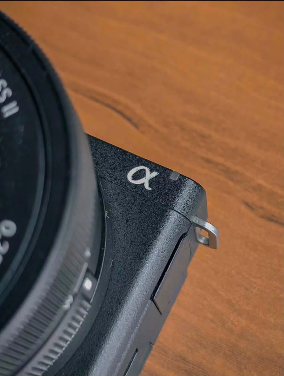 كامره SONY نوع zv10 
كامره نضيفه وستعمال قليل 
تصوير فيديو 4k تصوير الصور عالي الدقه 
 كامره ما تتفوت كامل ملحقاتها 
تواصل على الرقم فقط واتساب ***********  
يوجد توصيل جميع محافضات العراق
