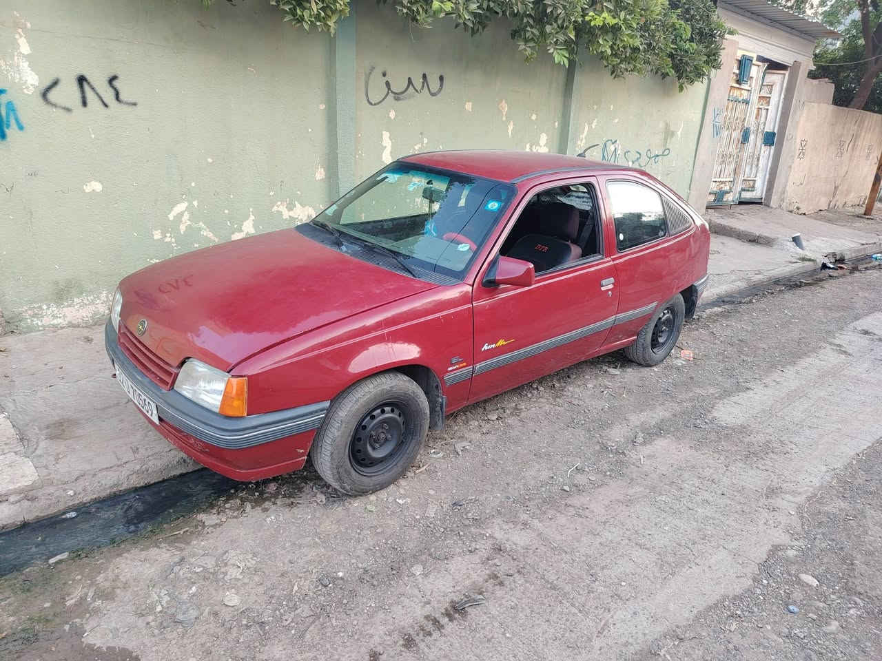 كاديت 91 بسمي حجم 16 محرك وكير شرط كربون طخمها جديد تايت كهربائيتها كلها شغله كيجاتها شغال مانقصها اي شي هزه جديد شرط التحويل      السعر 25
    ***********
