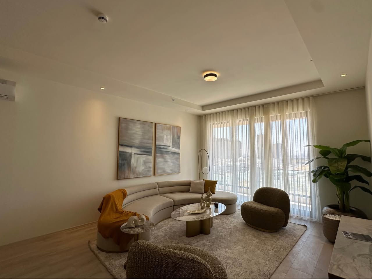کوردی

شوقەی 3 ژووری 191م² – پێشەکی $18,500 | DC تاوەر – هەولێر

🏢 DC تاوەر – تاوەری C5
📐 ڕووبەر: 191م² | 3 ژوور
🛁 3 حەمام
🏙 نهۆمی 5 | شوقەی 1
💰 نرخ: $141,900 (قابل للتفاوض)
💵 پێشەکی: $18,500

📩 بۆ زانیاری زیاتر پەیوەندی بکە.

⸻***********

🇮🇶 العربية

شقة 3 غرف 191م² – دفعة $18,500 | DC تاور – أربيل

🏢 DC تاور – البرج C5
📐 المساحة: 191م² | 3 غرف
🛁 3 حمامات
🏙 الطابق 5 | الشقة رقم 1
💰 السعر: $141,900 (قابل للتفاوض)
💵 الدفعة المقدمة: $18,500

📩 تواصل معنا للمزيد من التفاصيل. أربيل, العراق
