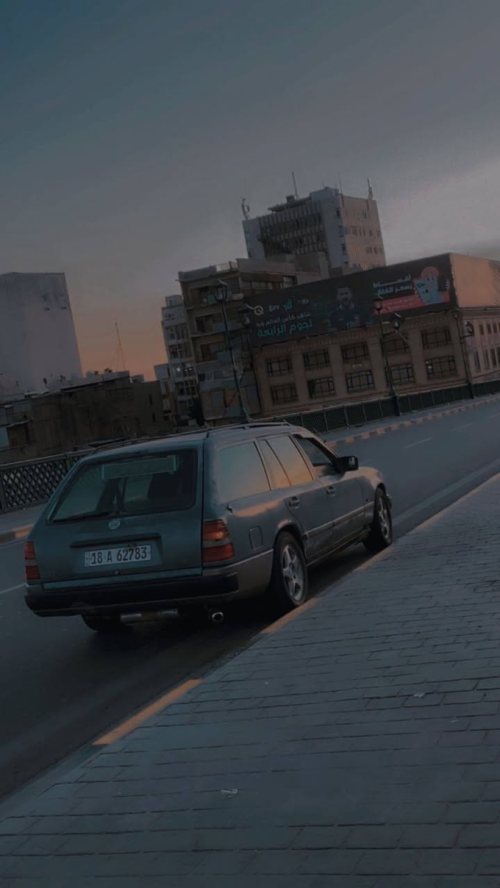 السلام عليكم سياره مرسيدس ستيشن مديل 1988 مكينه ففتي 3000 مكينه وكير وحداديه امامي وخلفي خير من الله مكان كربلاء  سعر 40 وبيهه مجال اتصل ***********
