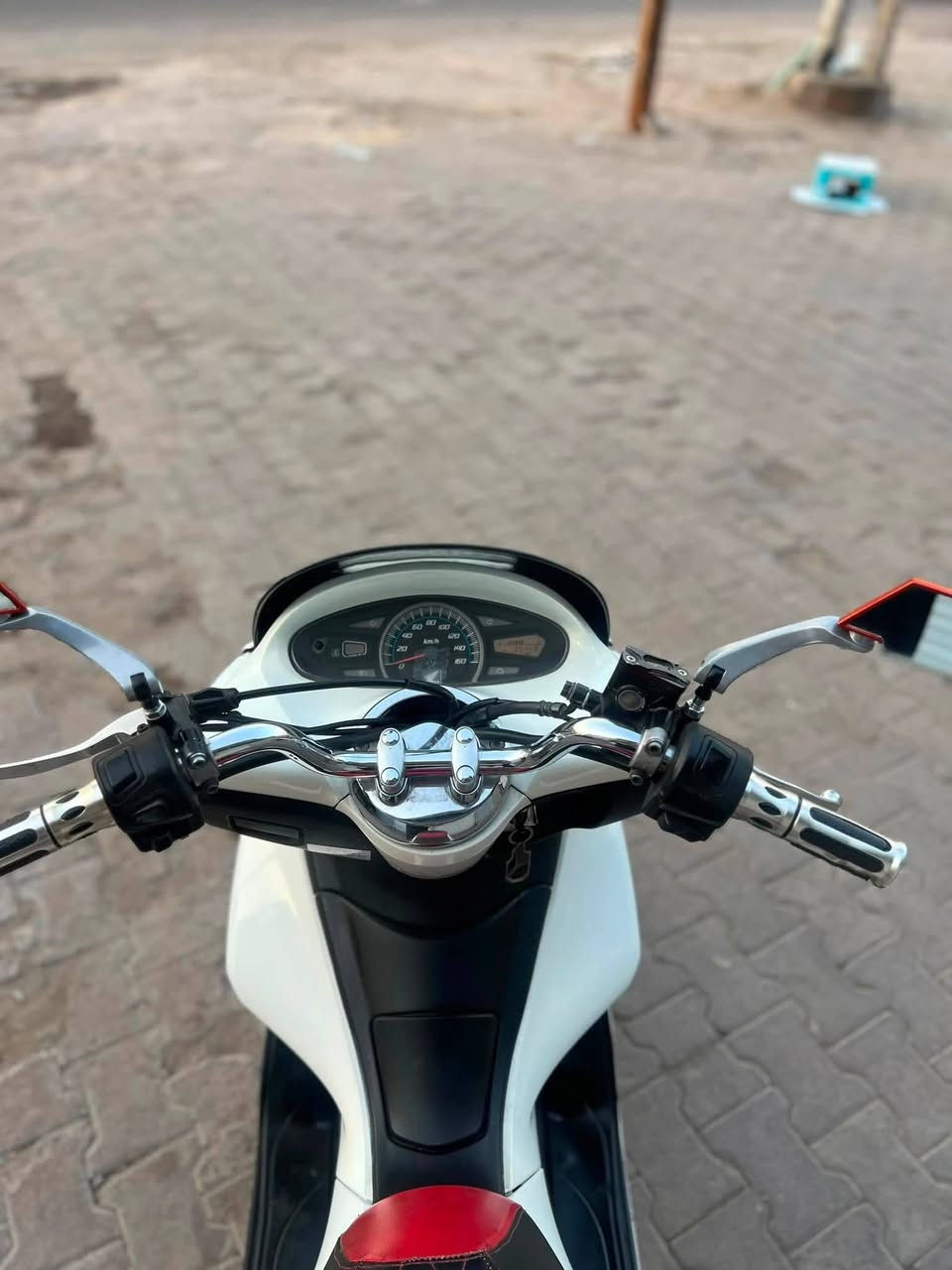 السلام عليكم PCX ياباني ياباني..JF النضافة فول دراجة بلادية مكينتها ناعمة ونظيفة شكد متتصور ماشية35 يعني ماراكضة مال جناي\ السعر 1700 وبيها مجال بسيط مكاني المدينة ..الرقم ***********
