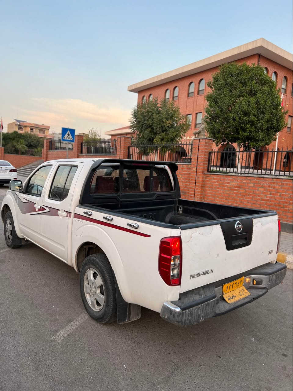 ناڤارا ٢٠١٣ سێ پارچە بۆیاخە 
بێ ناوەوە پێش و دوای کەپسە ٢٩٤ هەزار کیلۆمەتر ڕۆشتووە
گێڕ و مەکینە بە شەرت سەنەوی ٢٠٢٤ بەسەر چووە.
هەموو شتێ وازحە تکایە موشتەری نیت تێل مەکە لەگەڵ ڕێزم.
پارێزگا: هەڵەبجەی شەهید *********** - ***********
سعر: ٩٥ وەرەقەو کەمێک مەعامەلە. حلبجة, السليمانية
