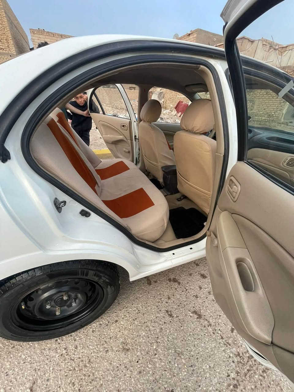 سلام عليكم سياره نيسان. صني ٢٠١٣خليجي لبيع***********
