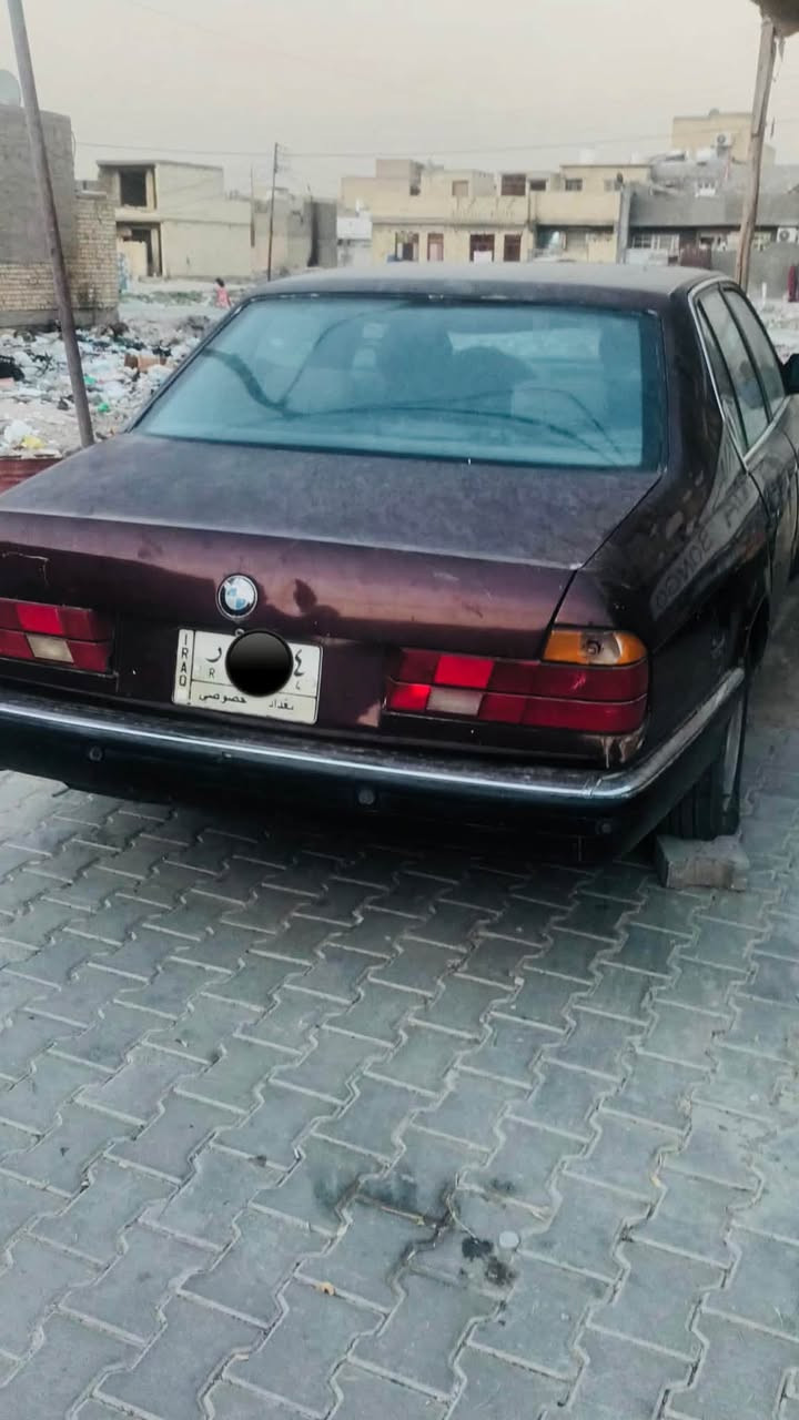 Bmw740
رقم الماني باسمي تخم تاير جديد باتري جديد مصبوغة عام بدون ضربة 
حدادية نقص امامي وخلفي 
سنوية ساقطة 
*********** مكاني بغداد
