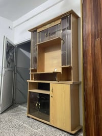 مكتبة تلفزيون • بحالة جيدة • أبواب زجاج
