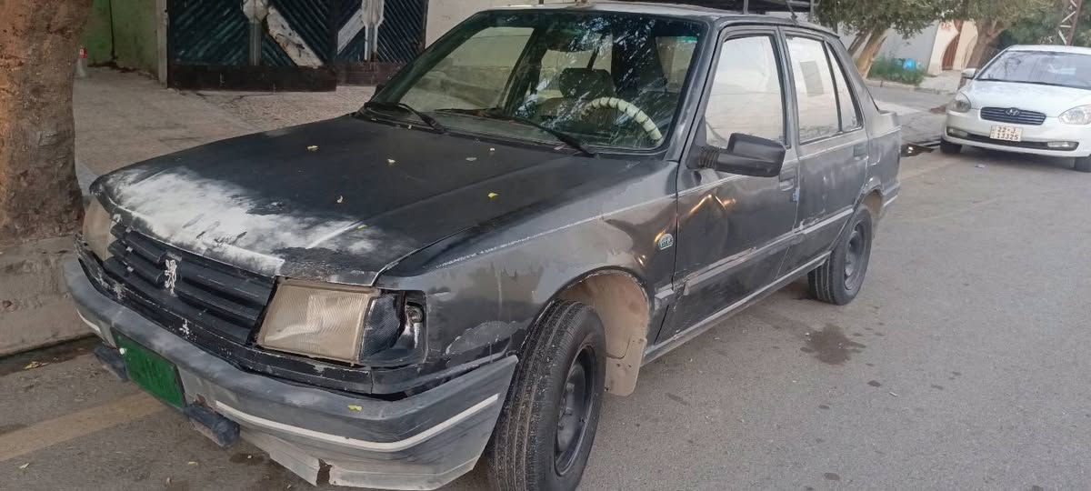 بيجو سنويه بيضه محرك بي اثر نفخ كير نضيف طخم نضيف عليها غرامه ١٠٠ الف السياره شغاله ترايك وين من يعجبك شرط نكره سلف السياره مابيها صبغ فقط تقحيل ولباقي كدم العين مكاني حي القاهره السعر ١٠ وبيها مجال قليل شرط الوكاله ولتحويل ***********
