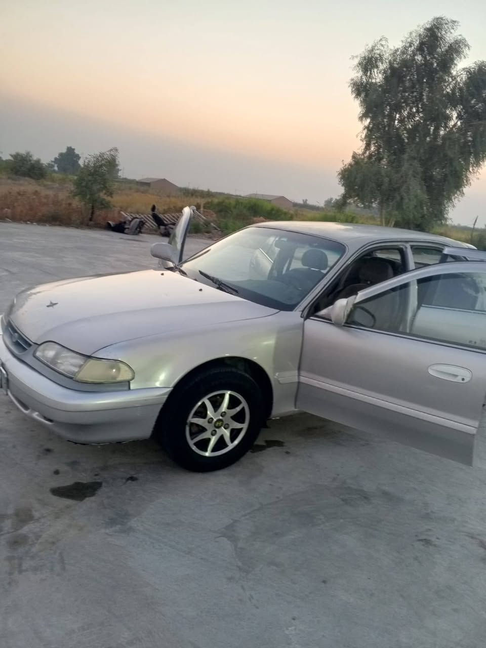 سلام عليكم سوناتا للبيع مديل ١٩٩٤ تخم تاير محرك مفتوح جديد كير عادي بدون ضربه تبريد شغال رقم بغداد مشروع وطني سعر ٣٦ وبهه مجال سفسار *********** ديالي

نص مكتوب في الصور:
- Akram Abd AL Hussain منشور POVA 6 Pro 5G 2026.07.17 11:55 AM 23mm f/1.8 1/183s ISO50 POVA 6 Pro 5G 2026.07.17 11:56 AM 23mm f/1.8 1/156s ISO50