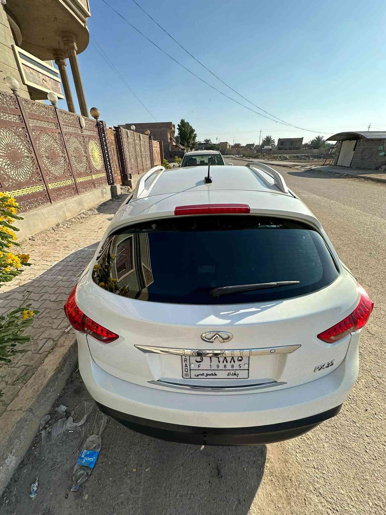 انفنتي fx35 2009 وارد امريكي حادثهه فقط دعامية امامية والبدنية مال بنيد يعني السيارة مكفولة ماعدا دعامية امامية 
مواصفاتهه معروفة كشر نظيف داخل نص نظافة بيهه نقص حدادية صدر ونواعم بسيطة رقم بغداد بأسمي تاخذ تحويل مني سنوية لل٢٧ 
موقع السيارة بغداد السيدية 
السعر المطلوب ٩٠ وبيهه مجال تنزل النواقص من سعرهه 
مستعجل عالبيع 

***********
