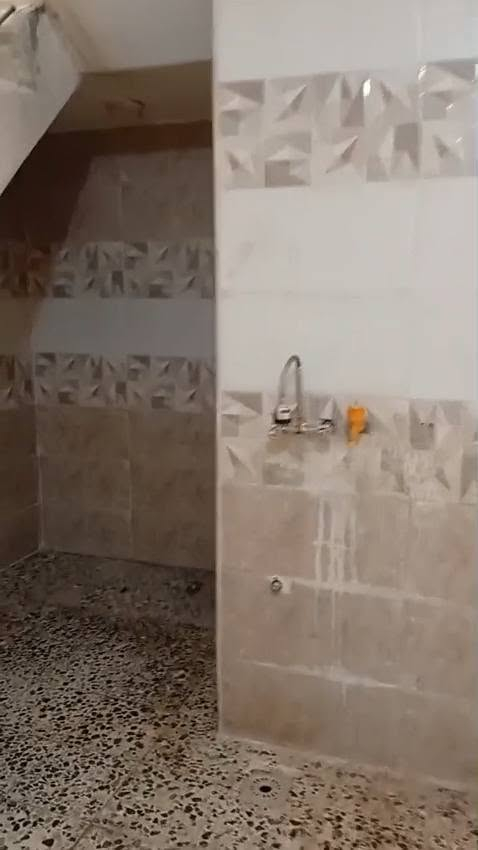 بيت ايجار 50 متر طابقين حي النداء شارع المكاتب قرب مدرسه ال طه طابق اول ستقبال مطبخ مفتوح ع صاله وصحيات وطابق ثاني غرفه وصاله وصحيات ايجاره 250 مقدمه 4 اشهر قفل
***********
