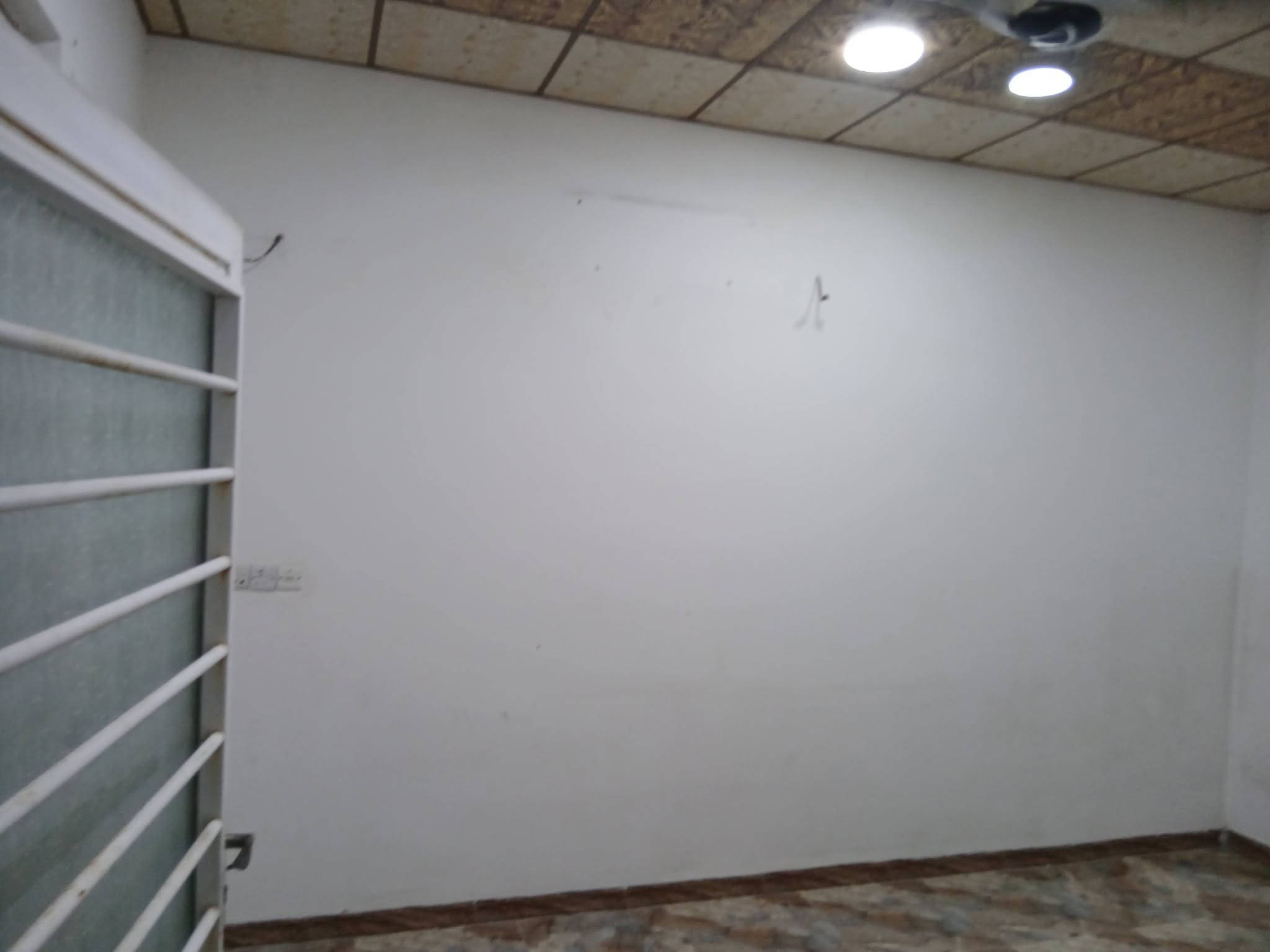 السلام عليكم مشتمل 100متر
في حي الدوانم  شارع المكاتب 
مقابيل عمارة الحمزة 
البيت مكون من استقبال وغرفه نوم 
ومطبخ مفتوح على الصالة ومنور داخلي
 وحمام داخلي وخارجي
 البيت  كراجه جبير ومخزن خارجي
السعر 48وبي مجال للأستفسار 
***********
***********
