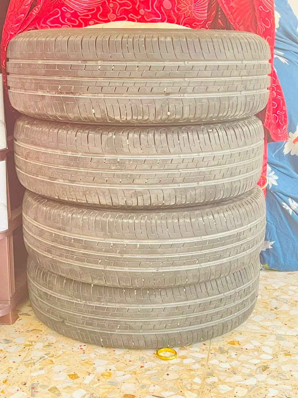 سلام عليكم 
تايرات نيسان سني شركه شركه اصلي 

فقط ماشيات شهر ونص لا بنجر ولا دويه ولا ممسوحات اي ضرر مابيهن تايرات حيل جدد سعر 190 ***********
