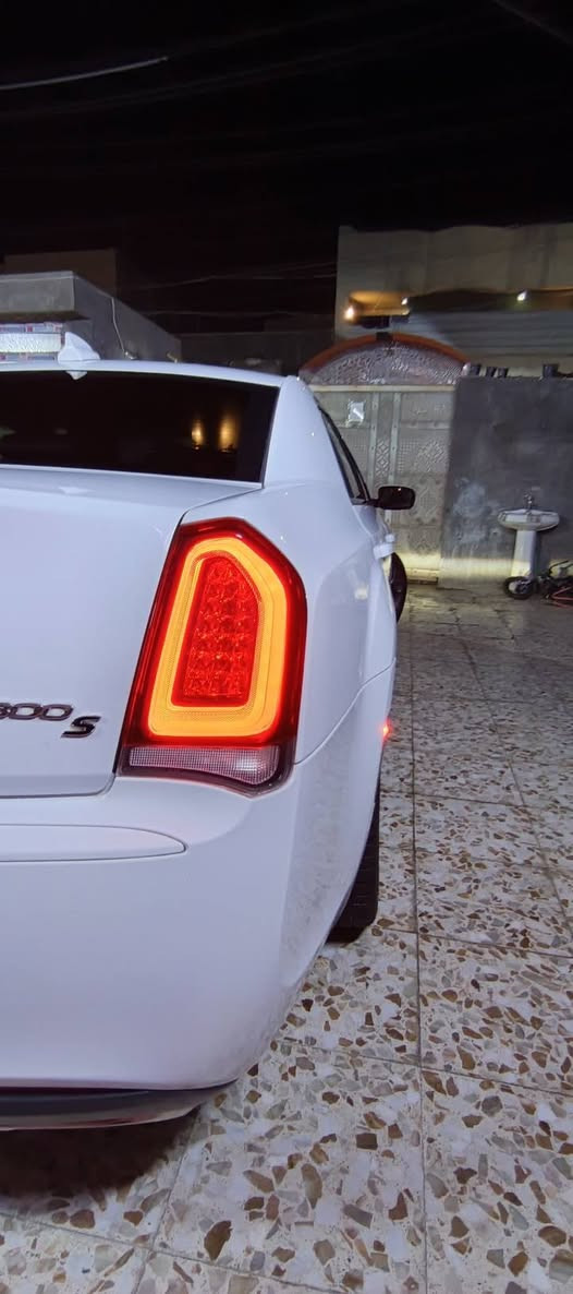 كرايسلر أوباما 300 S
_مديل 2019
لون ابيض قماره حديد 
 دخول جديد كتاب ضباط متقاعد
ملاحضه 👈 السياره مرقم بغداد تحويل ثاني يوم👉❤️

:((حادث السياره كما موضح بل صور جاملغ الأيمن الأمامي ول أيسر بارد قليل فقط بدون ايرباك. مكينه كير اكسل مكفول)). 

المحرك : V6 3.6
المواصفات :
* بلوجكتر امامي LED
* ويل قياس 20 أنج .
* شاشه كبيرة مع نظام ملاحة نفكيشن GPS .
* داخل جلد ختم S اسود
* مقاعد أمامية كهربائية عدد 2 .
* مقاعد أمامية تبريد وتدفئة .
* تشغيل عن بعد .
* تدفئة ستيرن .
* محدد سرعة .
* تلفون بلوتوث .
* كاميرا خلفية دواره. 
* مرايا متحسسة للاضاءة العالية .
* كير ماوس شفتات ستيرن
* داخل سياره لون اسود .

:((حادث السياره   جاملغ الأيمن الأمامي ول أيسر بارد قليل فقط باب الصدر ول وراء فقط كلير بدون صبغ بدون فتح وشد فقط اكلير بدون ايرباك. مكينه كير اكسل مكفول)).

مكان السياره بغداد
السعر اتصل ودلل
للستفسار ***********
