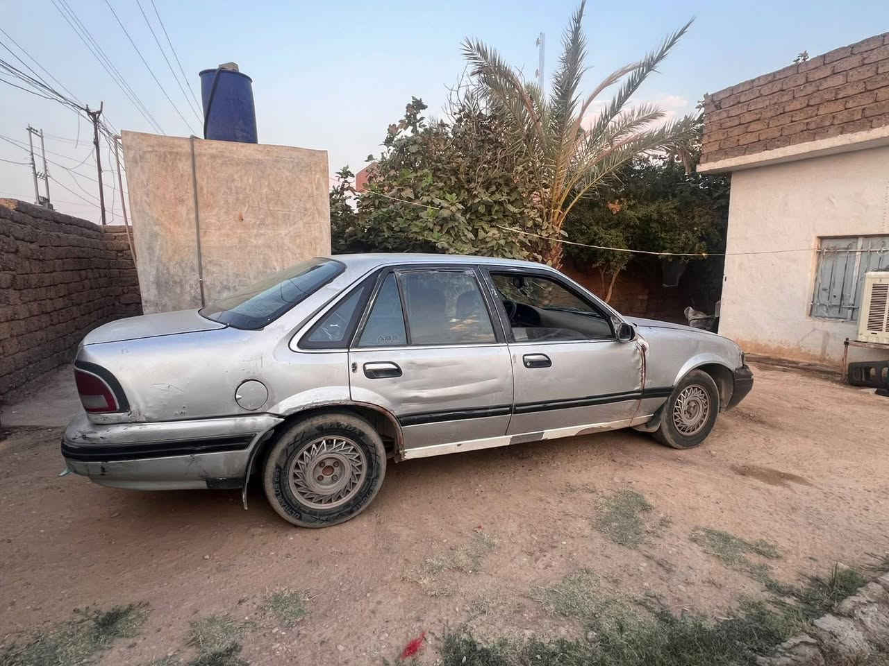 السلام عليكم ورحمة الله وبركاتة سياره دايو ابرنس موديل 1993فول اتوماتيك رقم اخضر نينواي قاصرين سياره محرك كير شرط وكشر شوف العين السعر 15وبيه مجال رقم هاتف ***********

