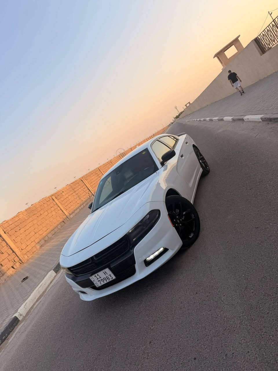 سلام عليكم
جارجر 17 اصل 
سياره داخله كفاله 
صار بيه بل عراق مدكر الامامي بارد وحافه الباب الايمن 
والايسر اربع اصابع بارد 
سياره حلوه وجديده بمعنه الكلمه 
رقم بغداد الجديد بسمنه 
فول عده الفتحه 
العنوان البصره 
السعر 190 وبيه مجال
***********

نص مكتوب في الصور:
- Tirad Khurr