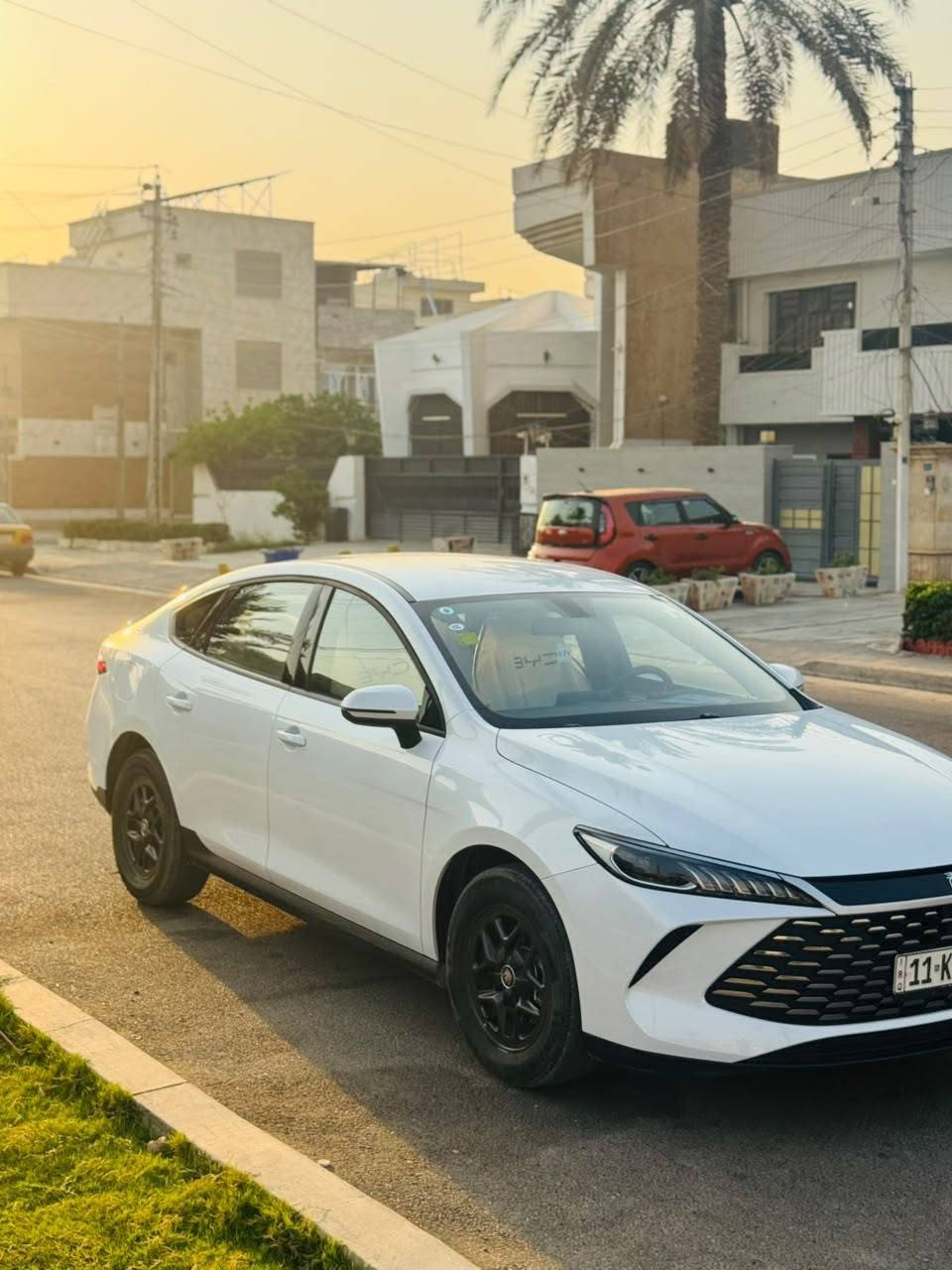 السلام عليكم BYD كن بلاص 2025
السياره مكفوله ماشيه 19500الف 
كامله ملحقات شاحنه بصمه كارت فوم 
السياره ام الضمان من معرض الحلو 
داخل ابيض 
السعر 21100
مكان السياره بغداد السيديه 
رقم ***********
