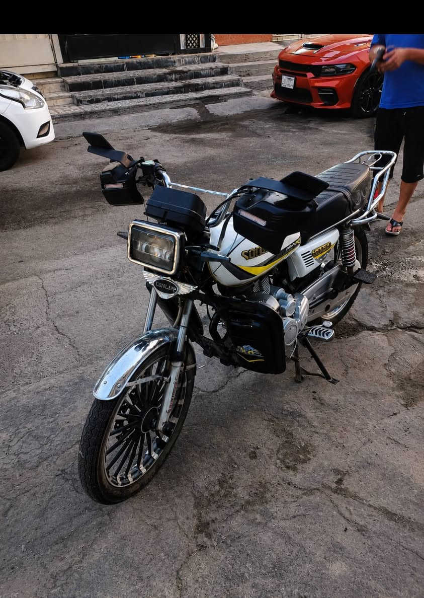 السلام عليكم 

🏍️ دراجة سونك للبيع
🔹 موديل 2025
🔹 أوراقها كاملة
🔹 بيها نقوصات قليلة
🔹 دراجة مال شغل
🔹 المحرك والشاصي والكهرباء مكفولة
💰 السعر: 675 ألف
📍 بغداد /حي اور 
📞 ***********
